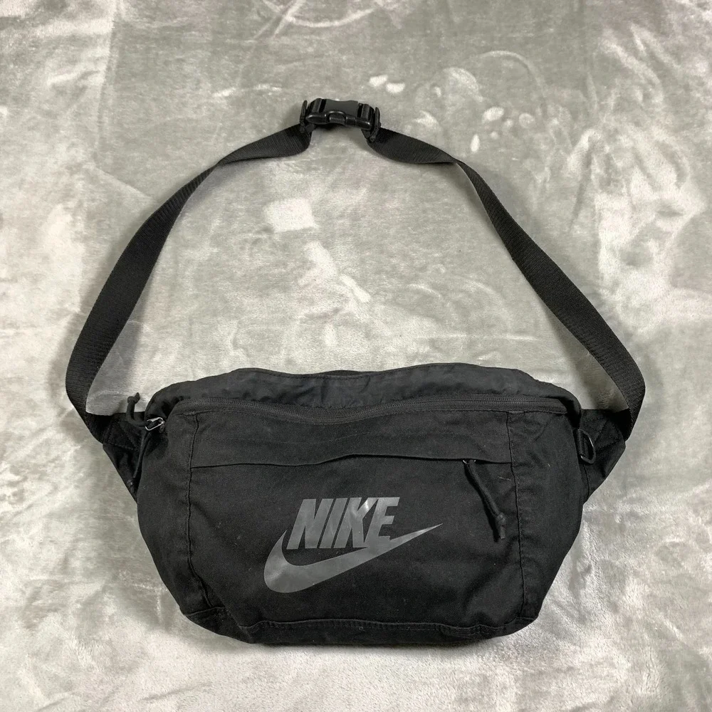 Nike Tech Hip Pack Crossbody Bag Commuter 10L Black Travel Commute Large Fanny